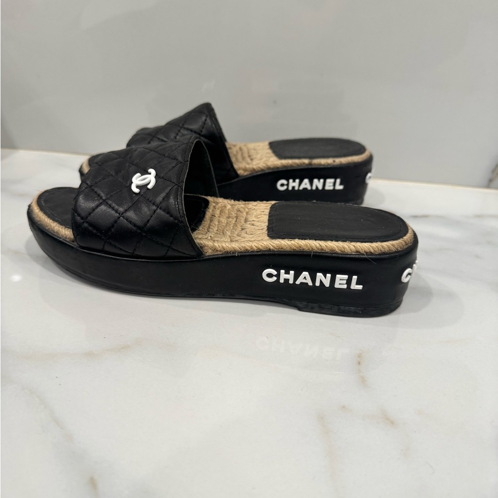 Chanel CC Cap Toe Espadrilles EU 35.5 | Timeless Luxury Flats - Picture 9 of 10